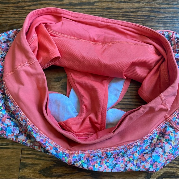 🏃🏻♀️Lululemon Floral Shorts - Picture 7 of 7